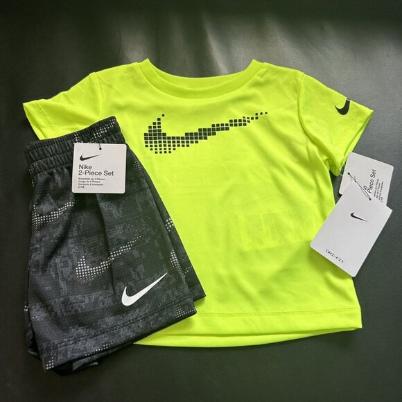 NWT Nike Athletic Set Baby Boys Size 18M